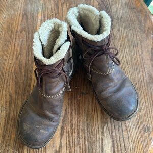GUC Ugg Australia Cove boots